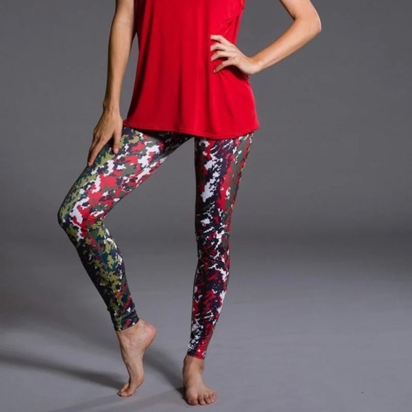 SOLD Onzie Camouflage Red Green Leggings - Picture 8 of 8
